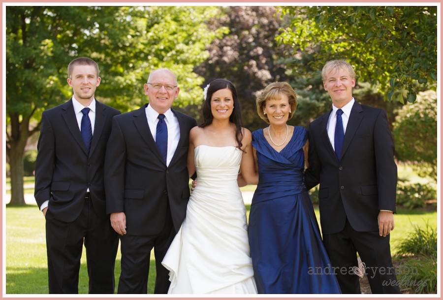 bride with her family Brookfield Wisconsin wedding