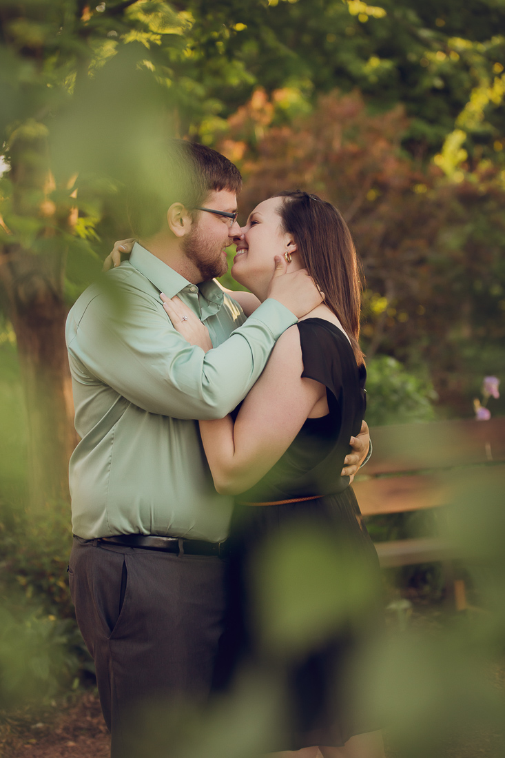 outdoor-engagement-photos