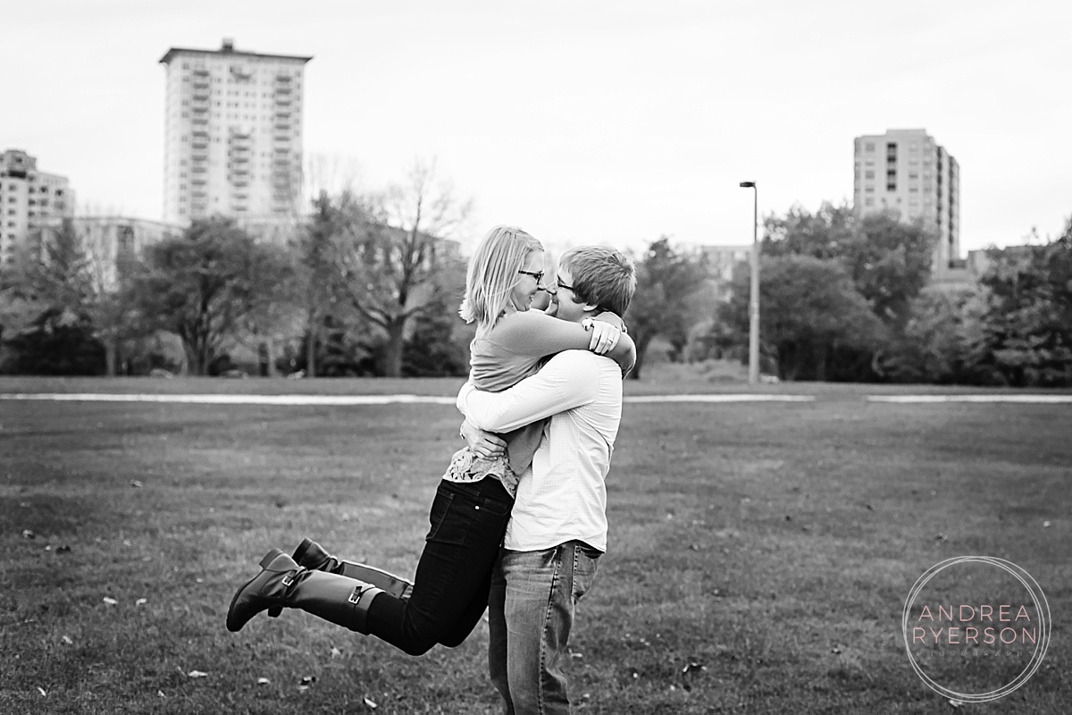 lakefront_engagement_pictures