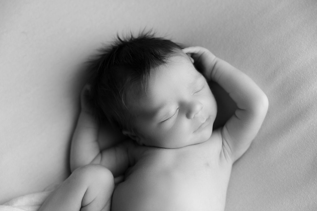 newborn photograher relaxed posing