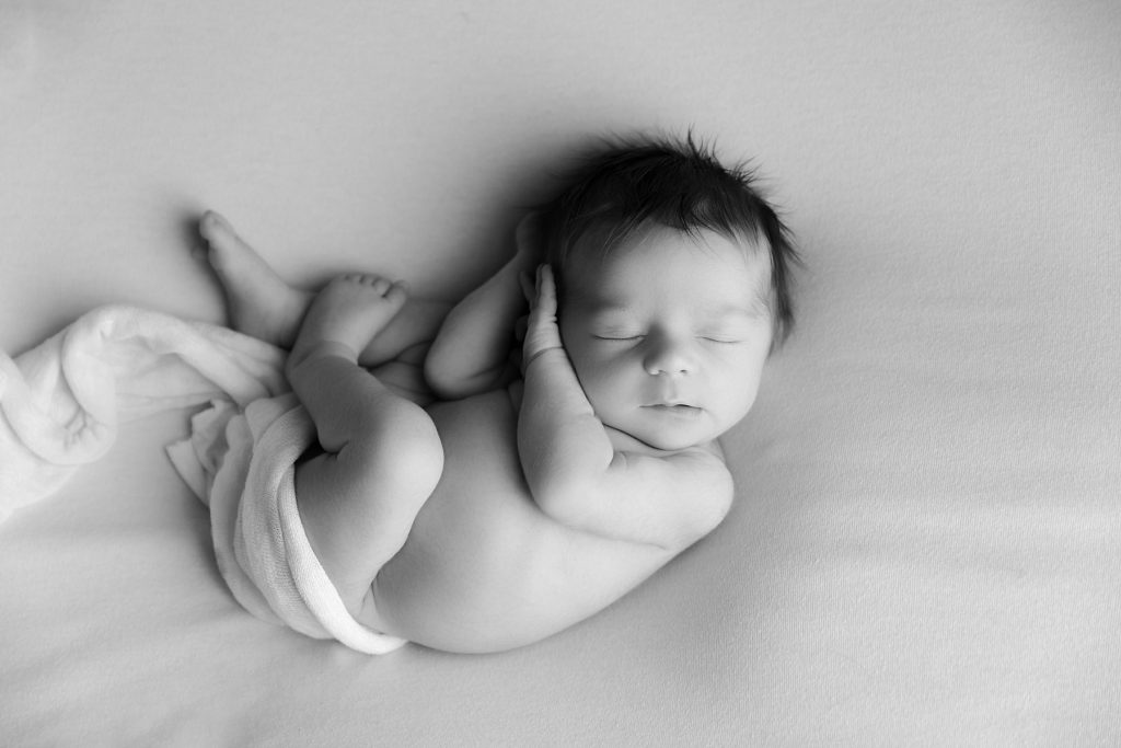 relaxed newborn photographer milwaukee