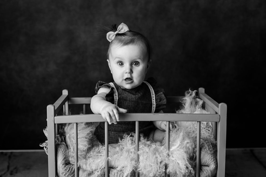black-adn-white-baby-photographer
