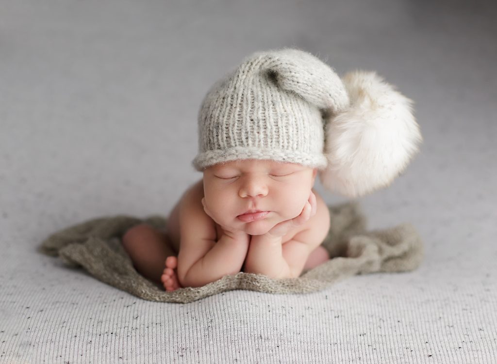 posed newborn photograper