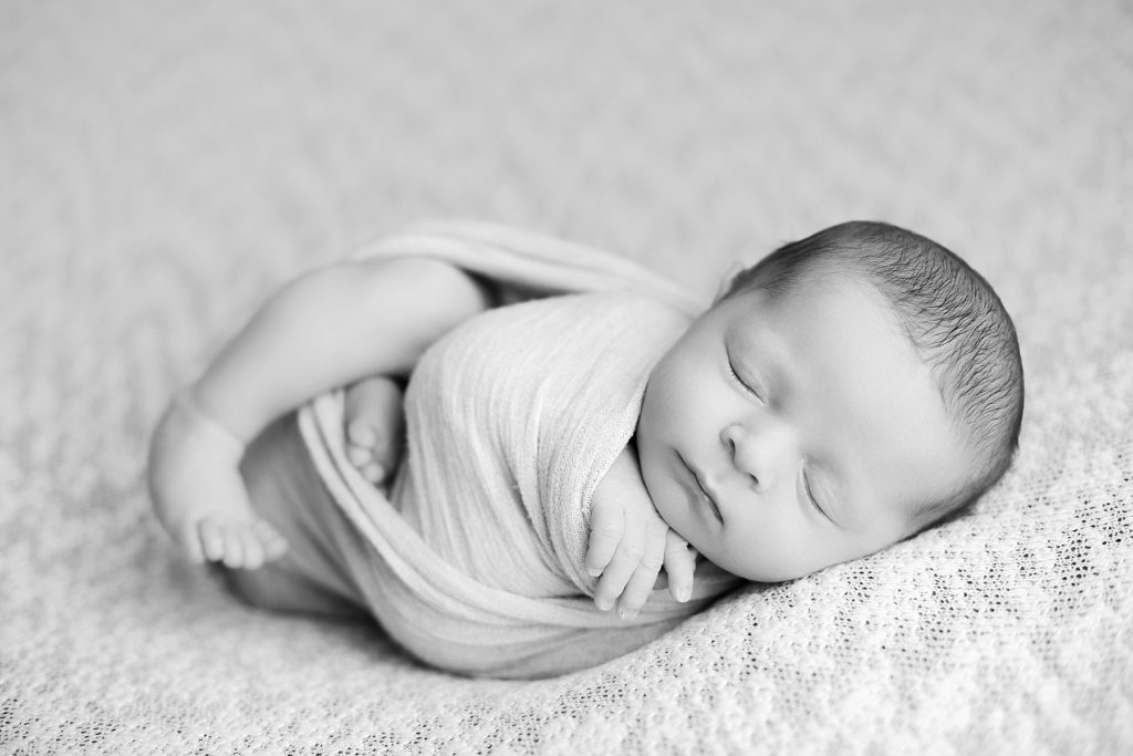 simple newborn photos oconomowoc