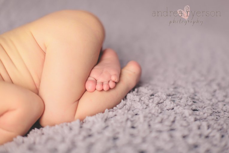 relaxed lake country newborn photography