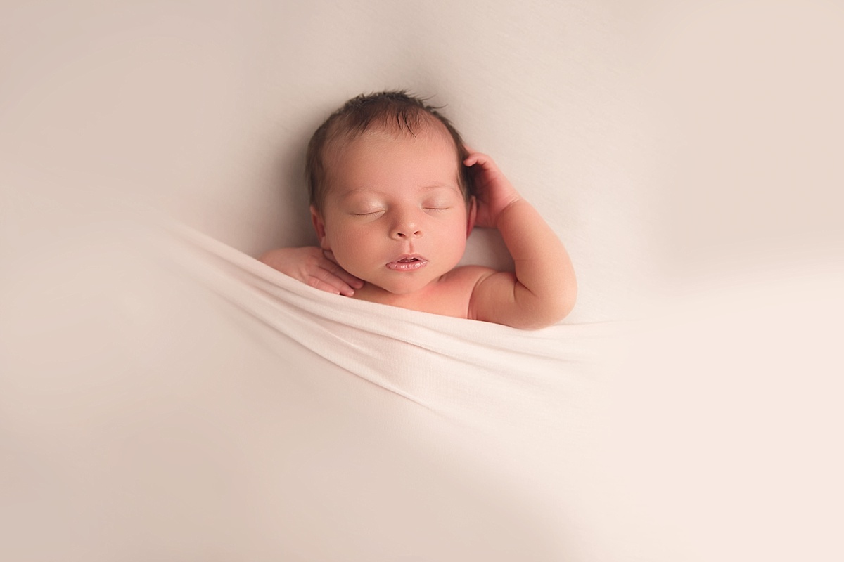 brookfield-newborn-photographer.jpg