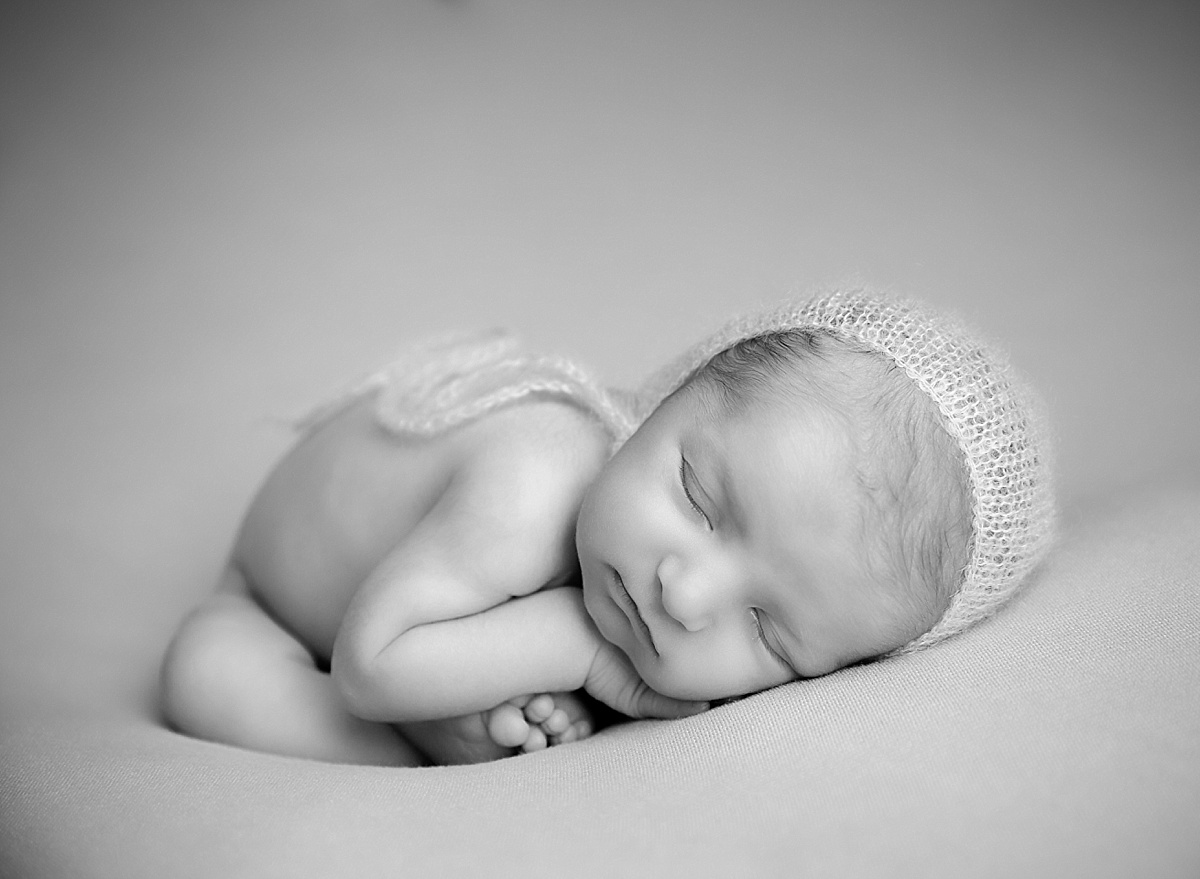 best colgate newborn photographer.jpg