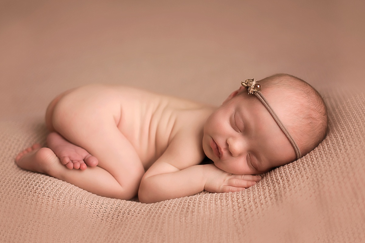 sleepy newborn photographer pewaukee.jpg