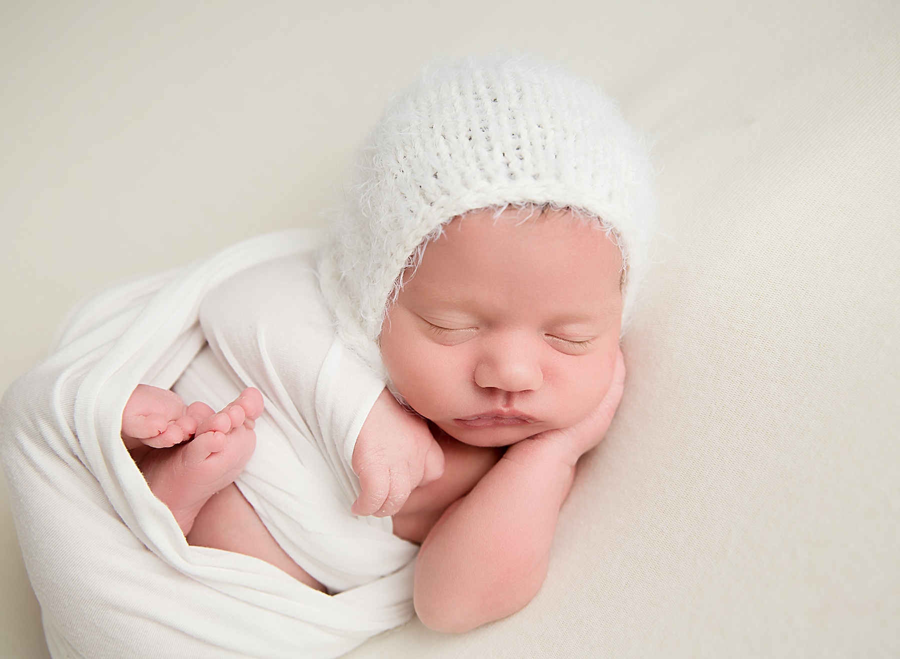 simple newborn photos.jpg